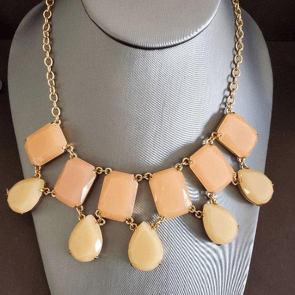Kate Spade New York Branton Square‎ Peach and Beige Necklace Gold Plated Retired - Picture 1 of 7